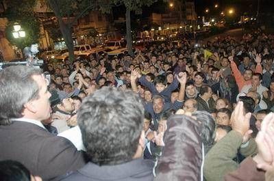 En un hist�rico reclamo la Polic�a logr� el incremento salarial 