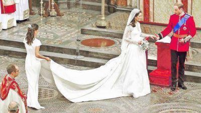 Con un vestido marfil y una tiara de diamantes, la novia conquist� al mundo