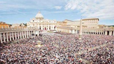 Juan Pablo II ya es beato y va camino a convertirse en santo