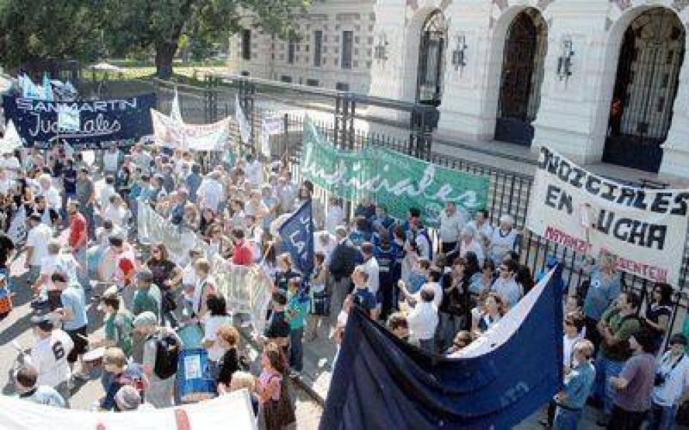 Los judiciales vuelven a parar los tribunales desde el lunes