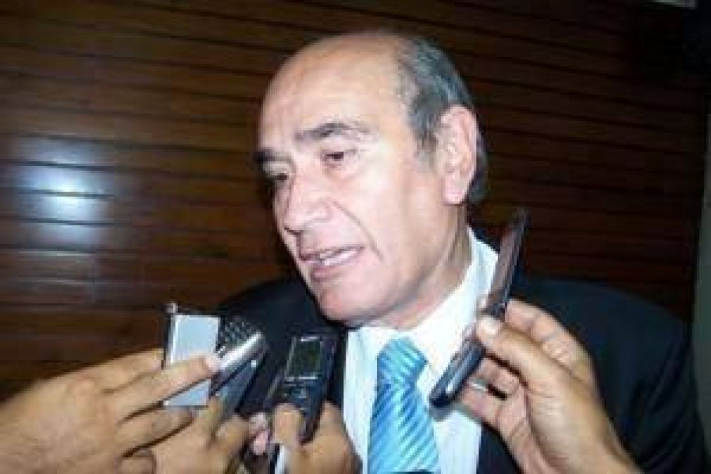 Rivarola acompa�a a Barrionuevo en la gesti�n con los gremios hasta el 10 de diciembre
