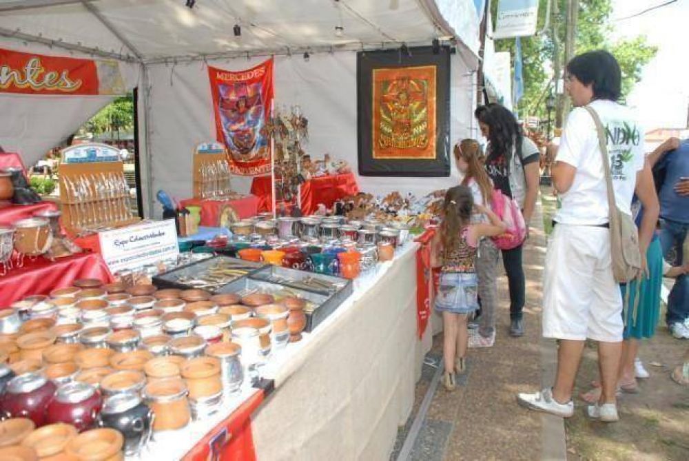 PTE. PER�N - CULMINO LA FERIA DE LAS COLECTIVIDADES