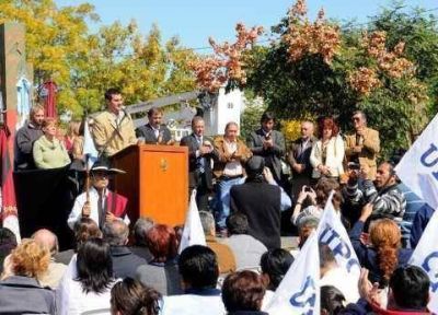 Isa y Urtubey habilitaron obras de remodelaci�n en la plaza 1� de Mayo