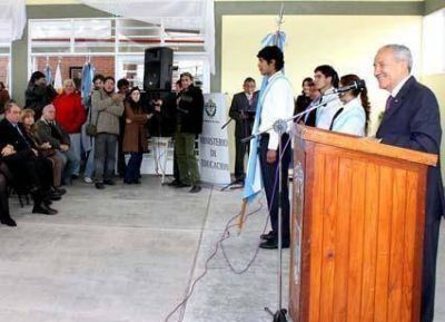 Meta educativa Inaugurar una escuela cada 40 d�as 