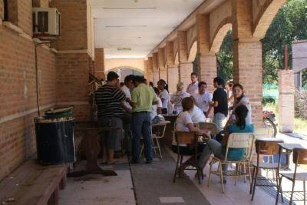Universitarios amenazan con plan de lucha si no entregan el nuevo edificio