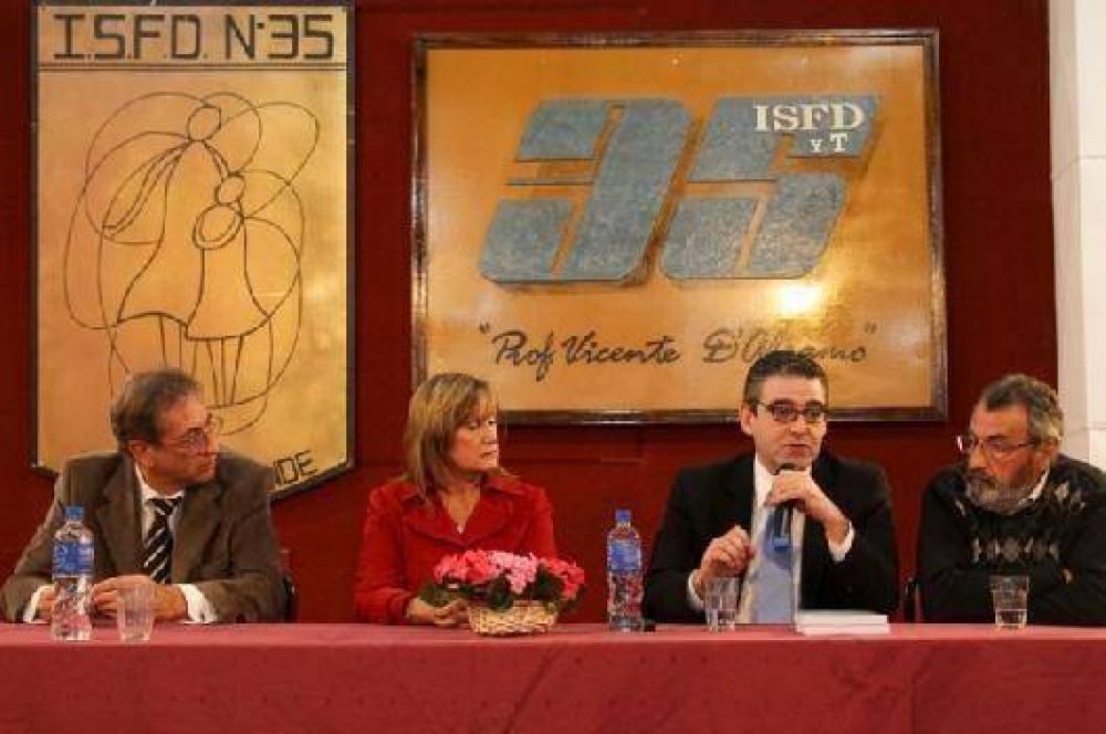 Calcagno brind una charla magistral en el Instituto de Formacin docente en Monte Grande