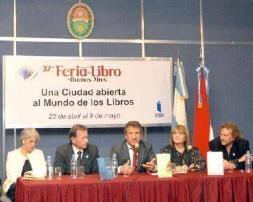 Urribarri en la presentaci�n de la Feria del Libro