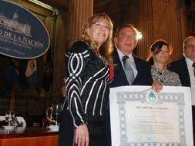 Pilar: Intendente Z�ccaro fue premiado por su gesti�n municipal en el Senado