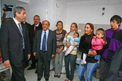 Entregaron viviendas a familias del asentamiento lindero al Puente Bosch 