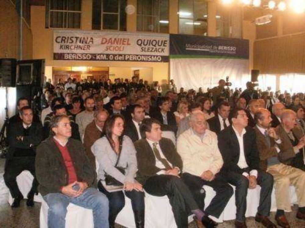 Se realiz� la primera jornada del Frente Nacional Peronista: �Berisso, kil�metro 0 del peronismo�