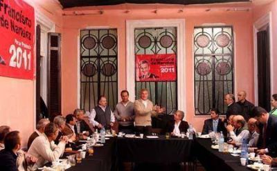 Reuni�n de Francisco de Narvaez en la Segunda Secci�n Electoral