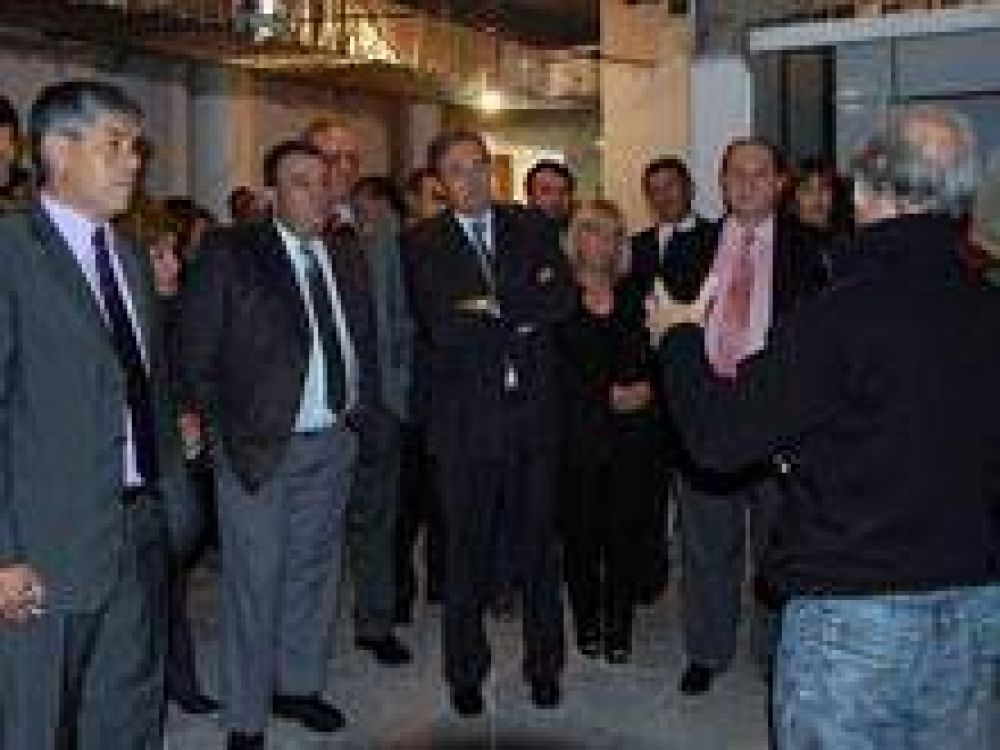 Mendioroz y legisladores visitaron las obras del nuevo edificio del Parlamento 