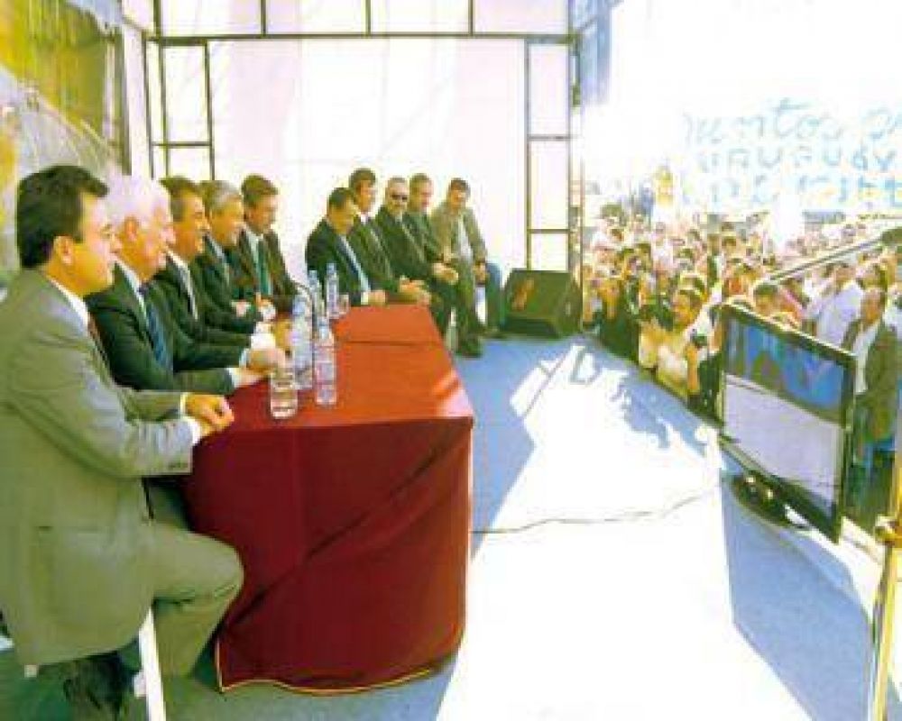 Inauguraron el nuevo tramo de la Autov�a 14. Cristina particip� del acto a trav�s de videoconferencia.