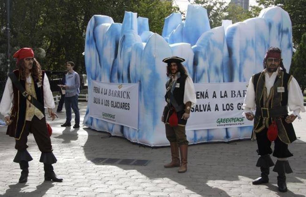 Greenpeace protest� contra una minera por detener la aplicaci�n de la Ley de Glaciares