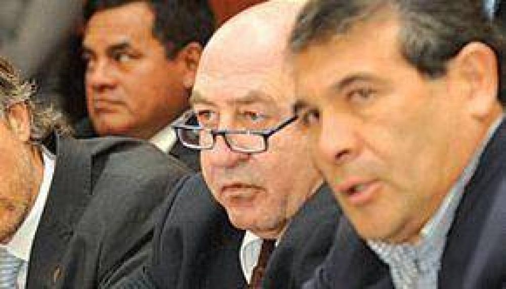 Los senadores Garc�a y Aguilera se separaron del bloque del PRS