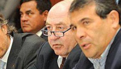 Los senadores Garc�a y Aguilera se separaron del bloque del PRS