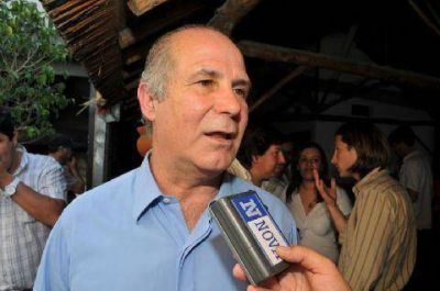 Cimbronazo: �Cacho� �lvarez deja su cargo para aliarse a Massa y competir en internas contra Scioli