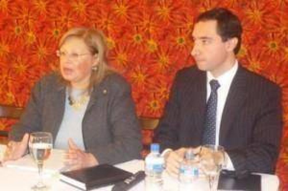 Ministra se reuni� con supervisores educativos