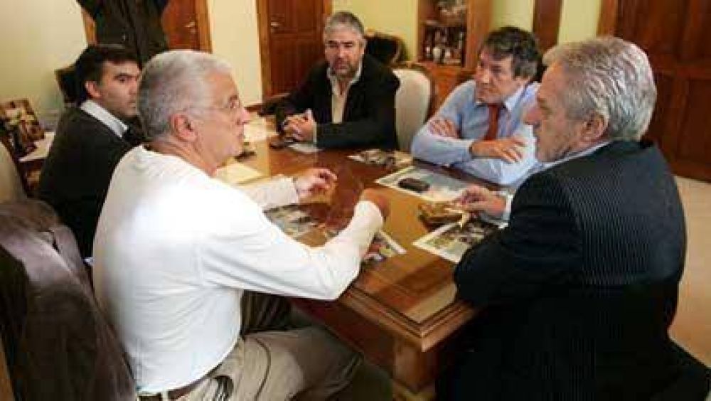 Arriaga prometi� �meter garra y empe�o� al proyecto con Barbeito 	