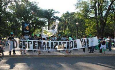 J�venes chaque�os marcharon por la despenalizaci�n de la marihuana