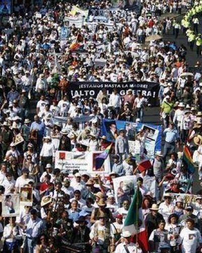 Una multitud march� en M�xico contra la violencia