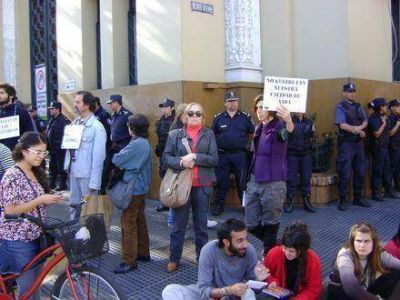 En medio del descontento vecinal con Garc�a, Cristina no inaugur� el Vial