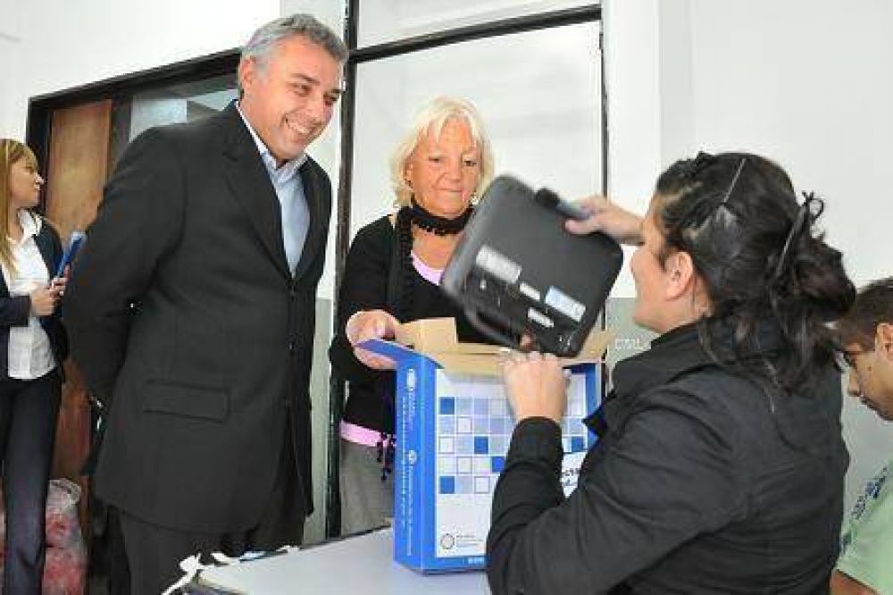 Cuatro escuelas del partido de Tigre recibieron sus flamantes Netbooks