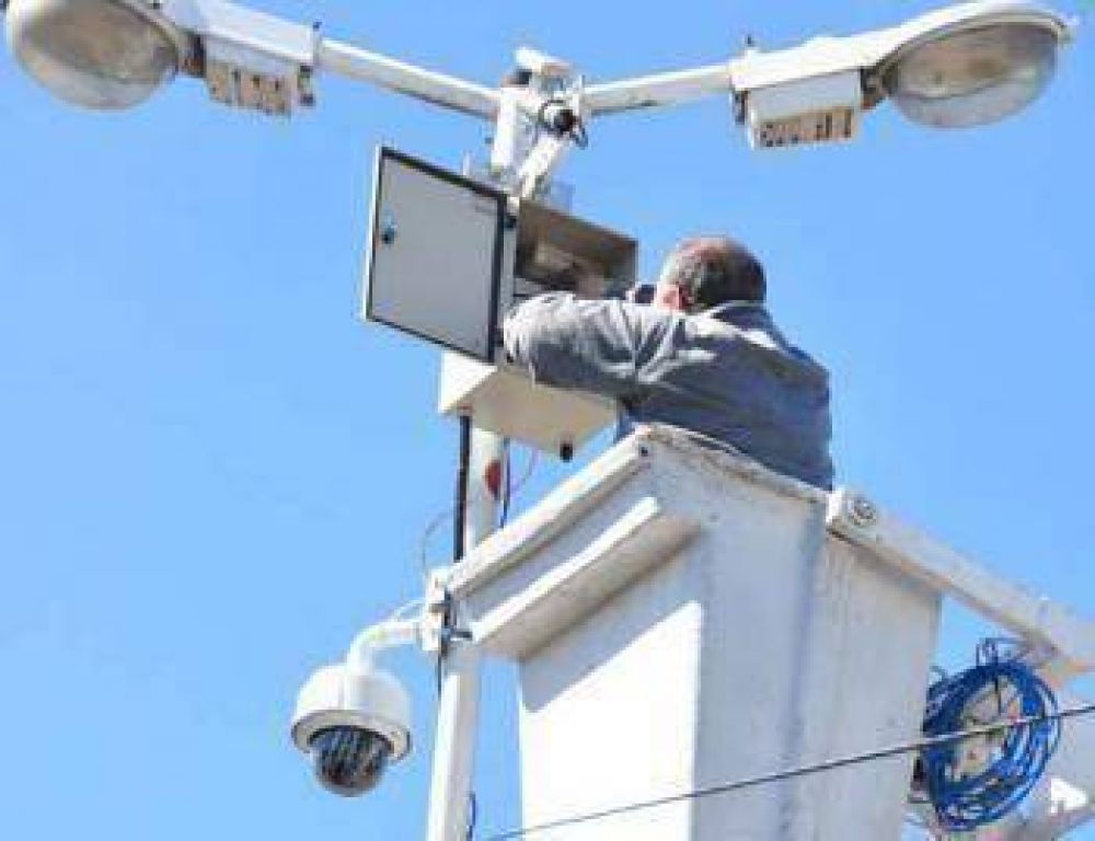 Nuevas c�maras de seguridad en bajada de la Autopista del Oeste