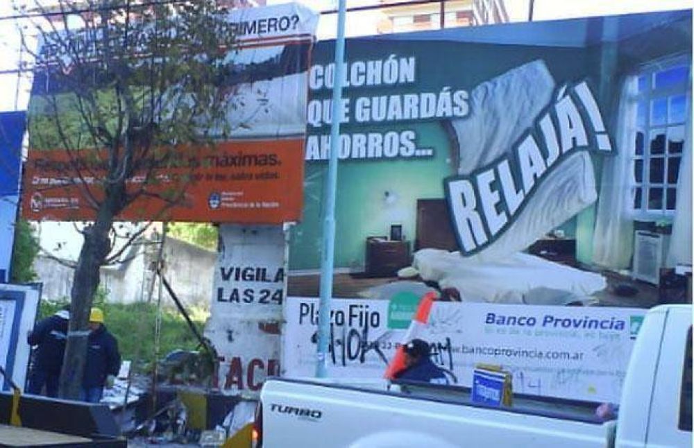 Retiran carteles publicitarios no permitidos