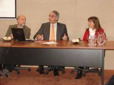 Montoya present� el proyecto de descentralizaci�n provincial