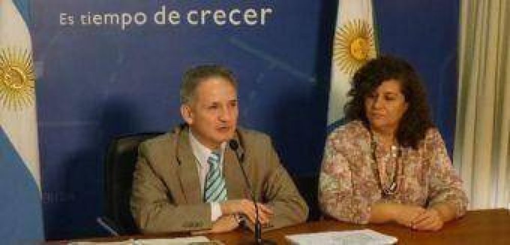 Romero anunci� la realizaci�n de los foros educativos