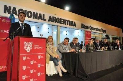 Massa inaugur� la Base Operativa de Gendarmer�a Nacional