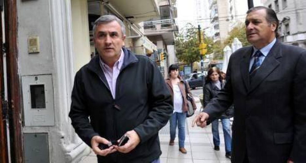 De la UCR a Binner: "El cementerio est� lleno de imprescindibles"