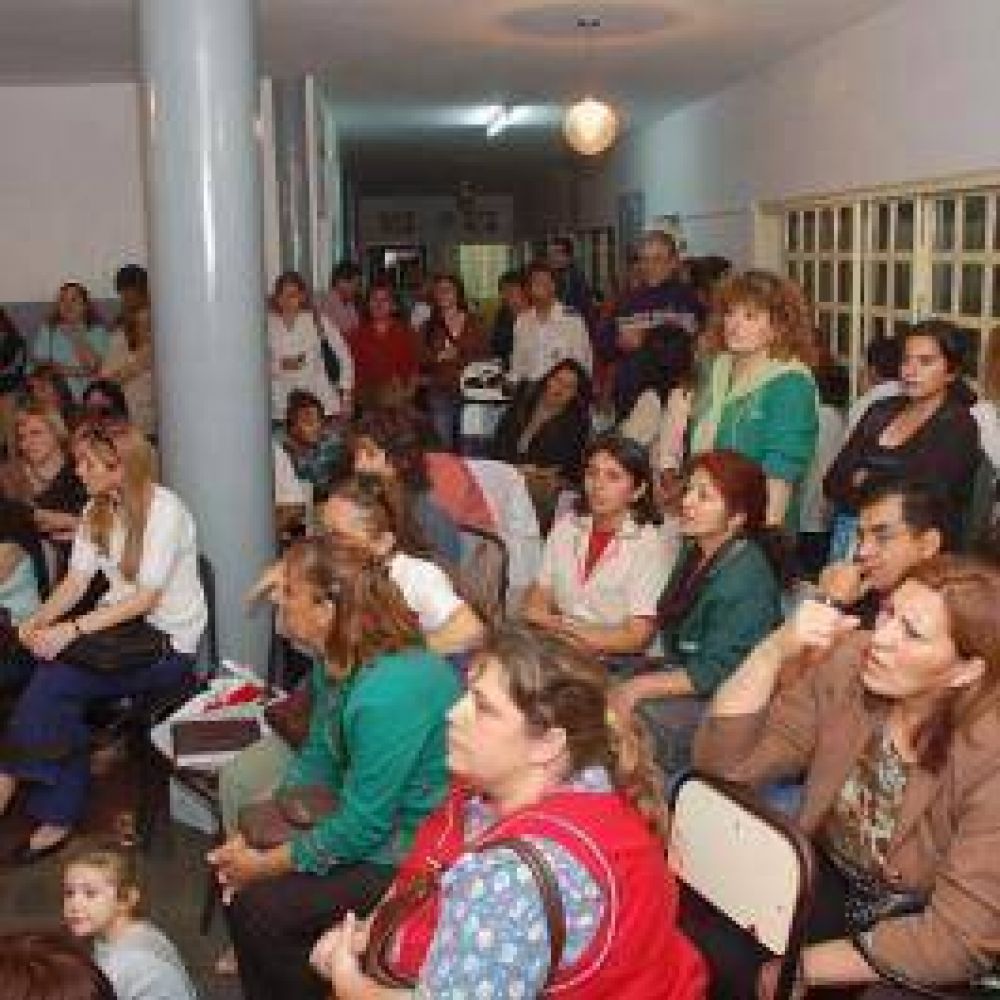Docentes municipales: �Hasta que no est� la plata en el cajero no levantamos el paro�