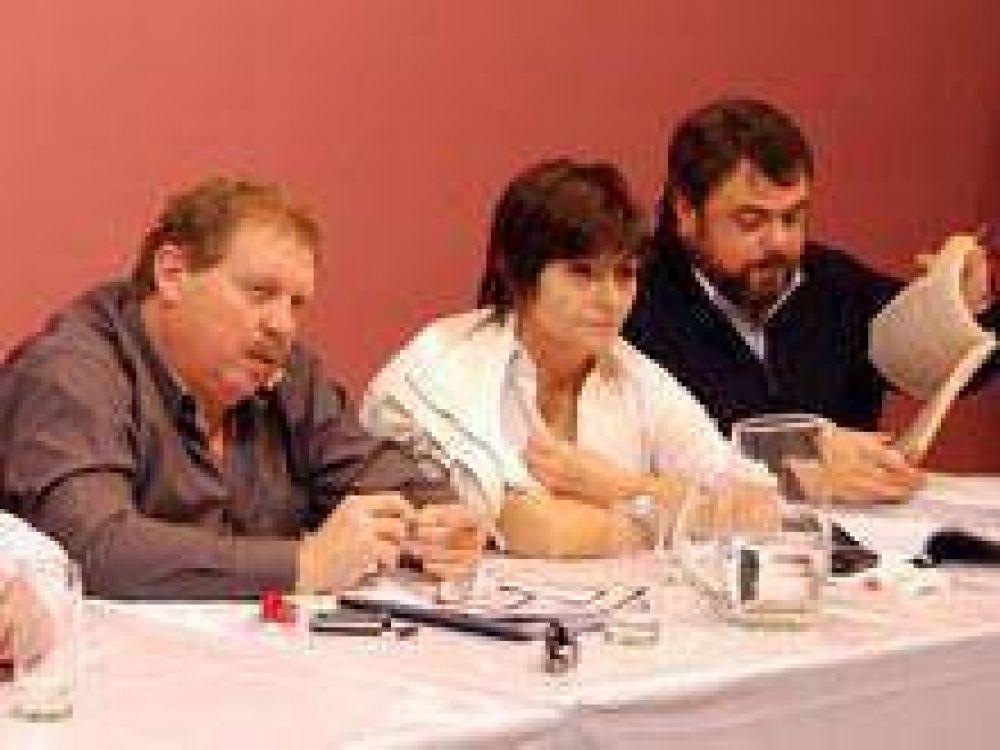 Comisi�n de Reforma aprob� por mayor�a proyecto de ley que elimina piso electoral