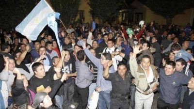 Los polic�as le ganaron la pulseada salarial al Gobierno provincial