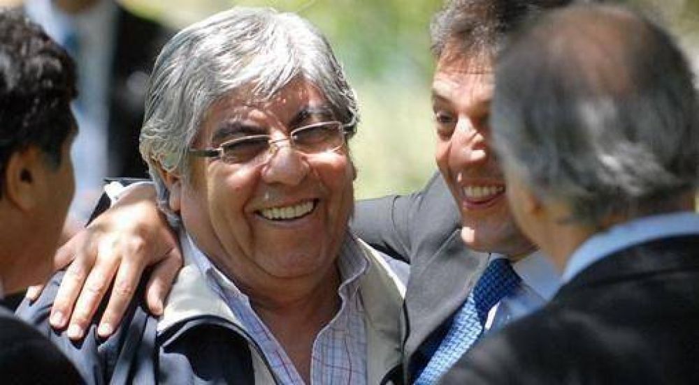 El moyanismo coquetea con Massa
