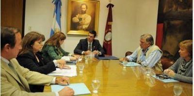 El proceso de descentralizaci�n social genero un impacto economico real en la provincia de Salta