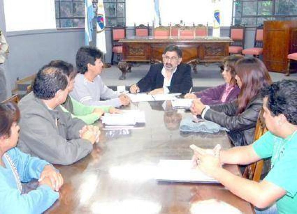 Intendente Jorge y vecinos abordaron temas barriales 