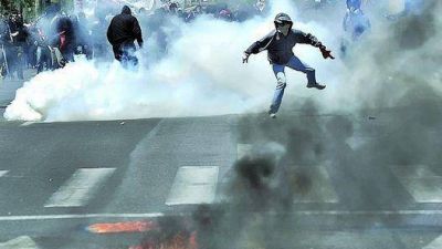 Grecia: violenta jornada de huelgas contra el ajuste
