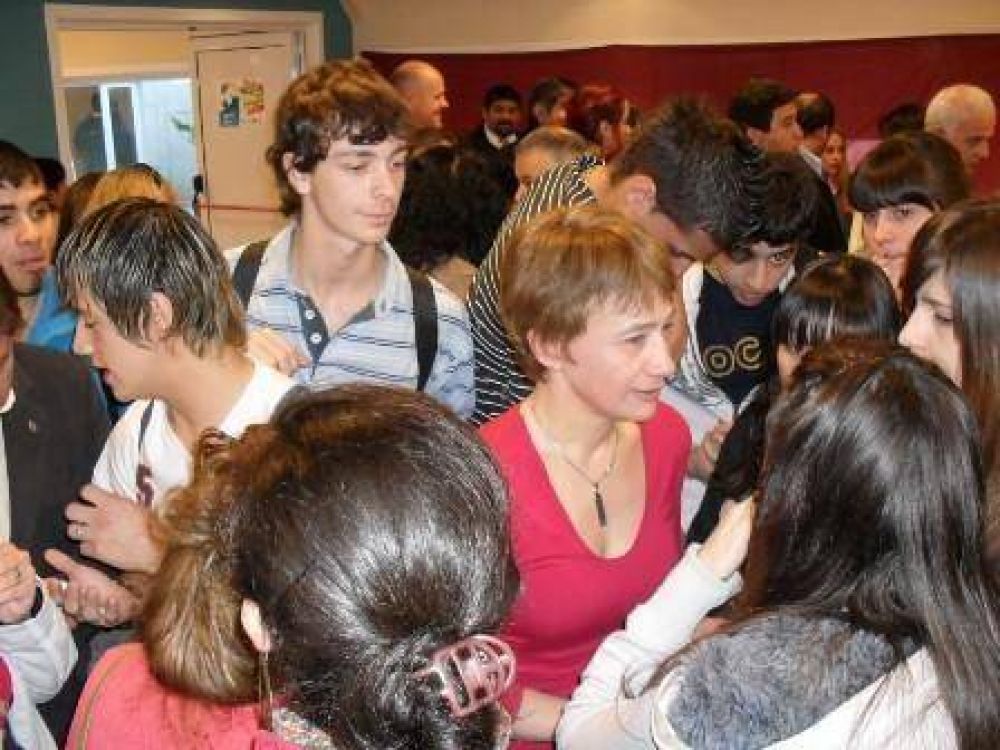 Una multitud de j�venes visit� la Expo Acad�mica en su primer d�a en R�o Grande 