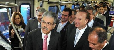 Sarmiento: De Vido afirm� que el nuevo tren de dos pisos incrementar� 40% la capacidad de pasajeros