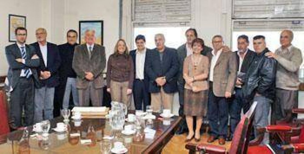 Encuentro peronista con Alicia Kirchner con vistas a los comicios de agosto 