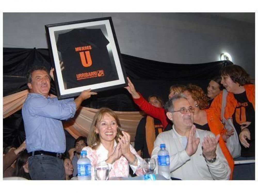 Urribarri critic� a los que ahora �buscan la foto� con Cristina