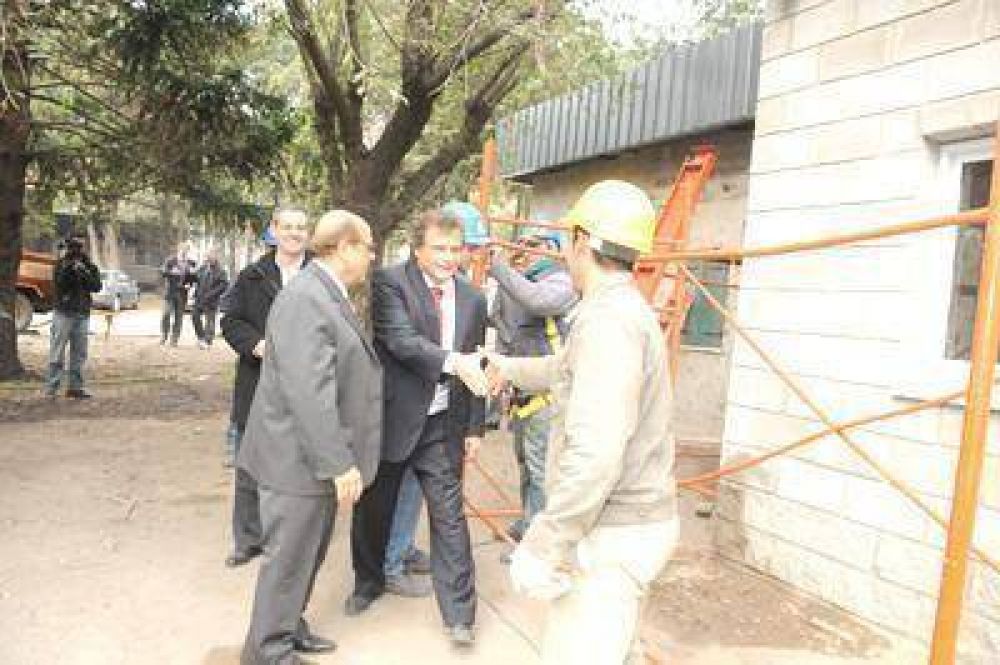 Comenz� la construcci�n de las celdas de enterramiento de residuos