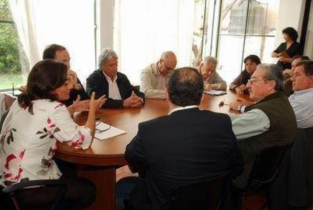 Promoci�n, servicios y trabajo, ejes del encuentro de la UICA con Corpacci