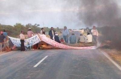 La mediaci�n de un juez posibilit� que abor�genes levanten un corte de ruta