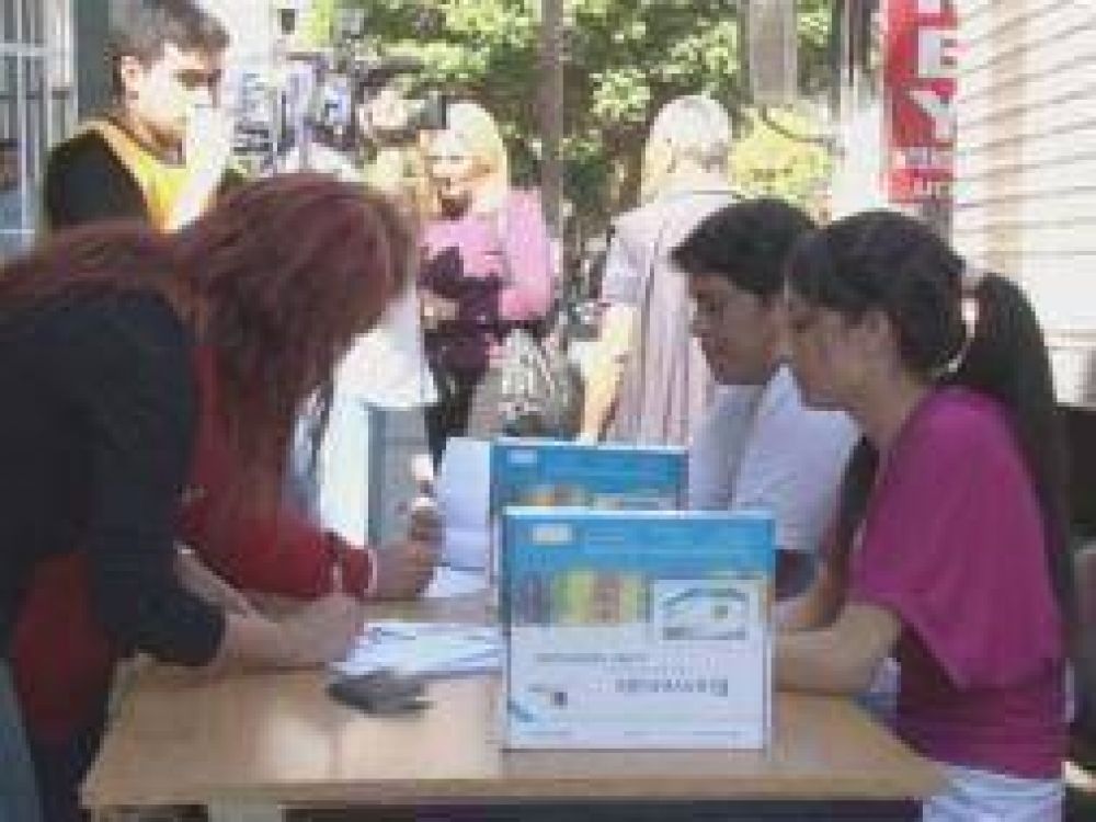 Chacabuco: Vecinos juntaron firmas por la instalaci�n de TV Digital ante el alto precio del abono de Cablevisi�n