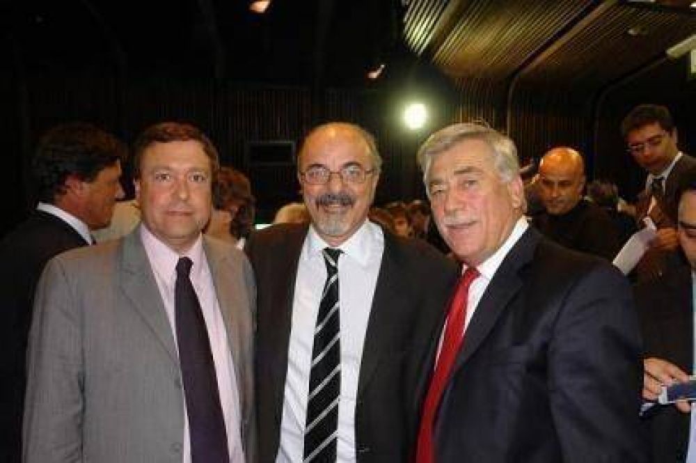 Cipolletti y Roca acreditaron normas de calidad en sus Oficinas de Empleo