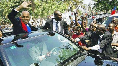 El cantante popular Martelly asumi� el poder en Hait�